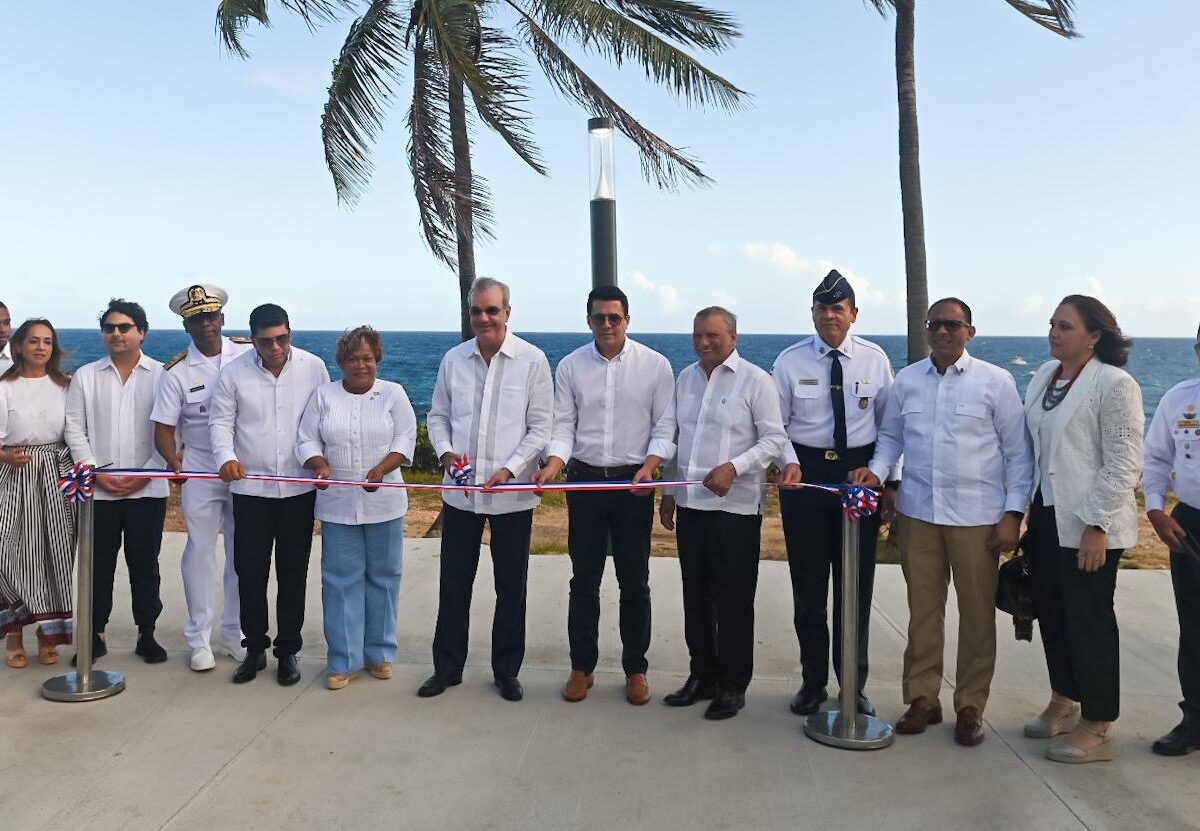 Presidente Abinader y David Collado inauguran segunda etapa del malecón de Santo Domingo Este
