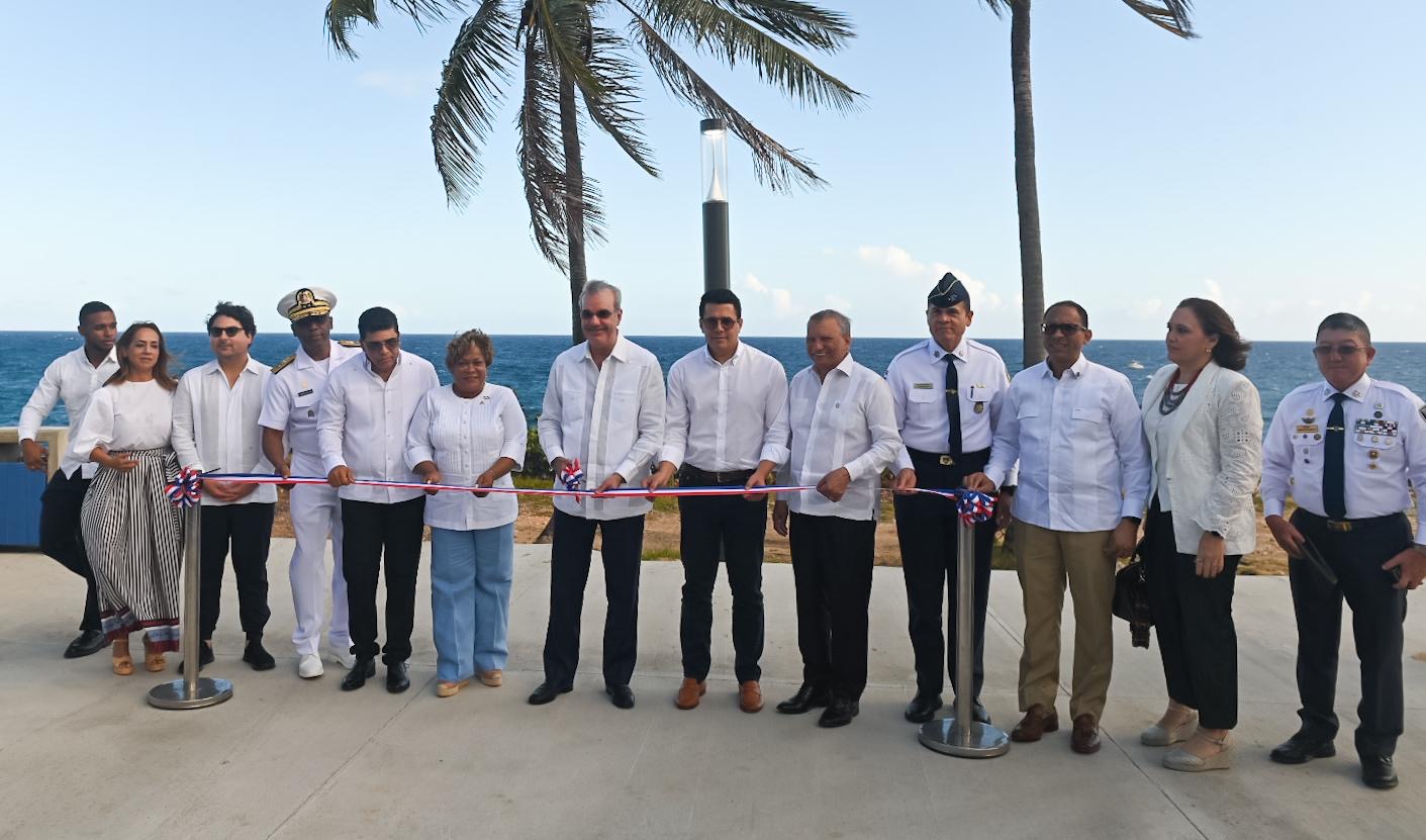 Presidente Abinader y David Collado inauguran segunda etapa del malecón de Santo Domingo Este