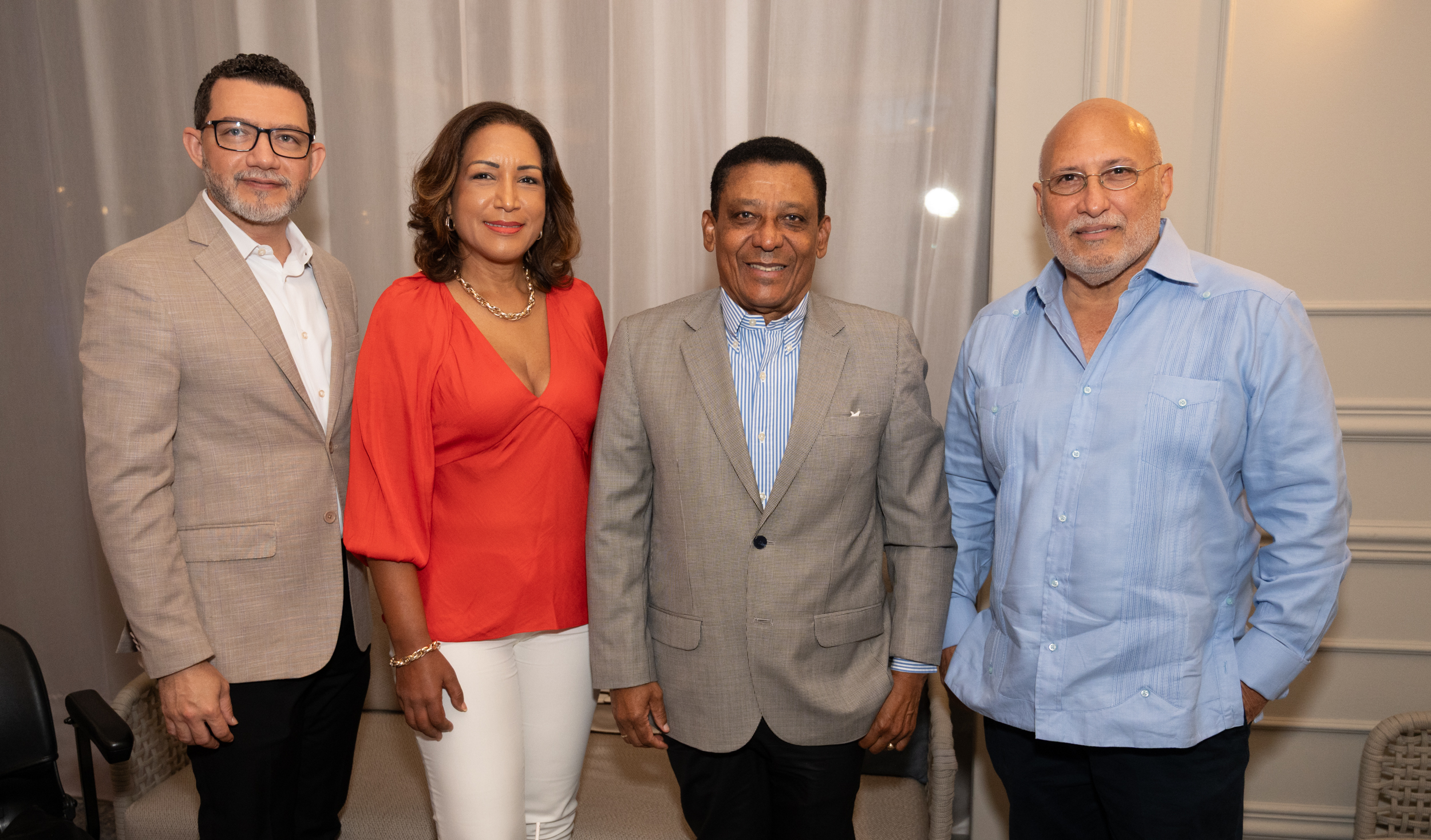 Hospiten reconoce labor de sus especialistas durante tradicional cóctel médico