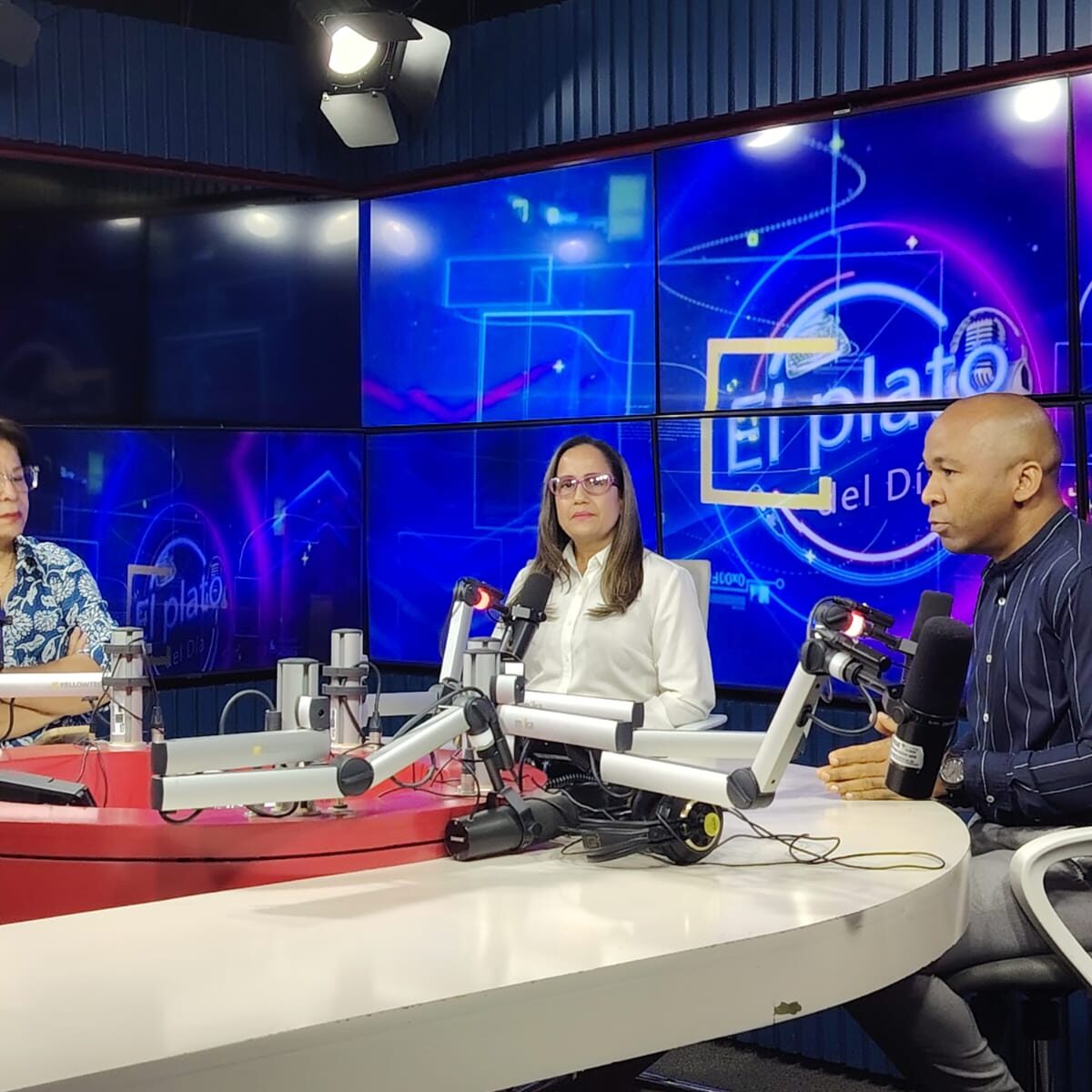 Yadira Peña reafirma compromiso social desde la Fuerza del Pueblo y advierte sobre impacto de recortes a partidos