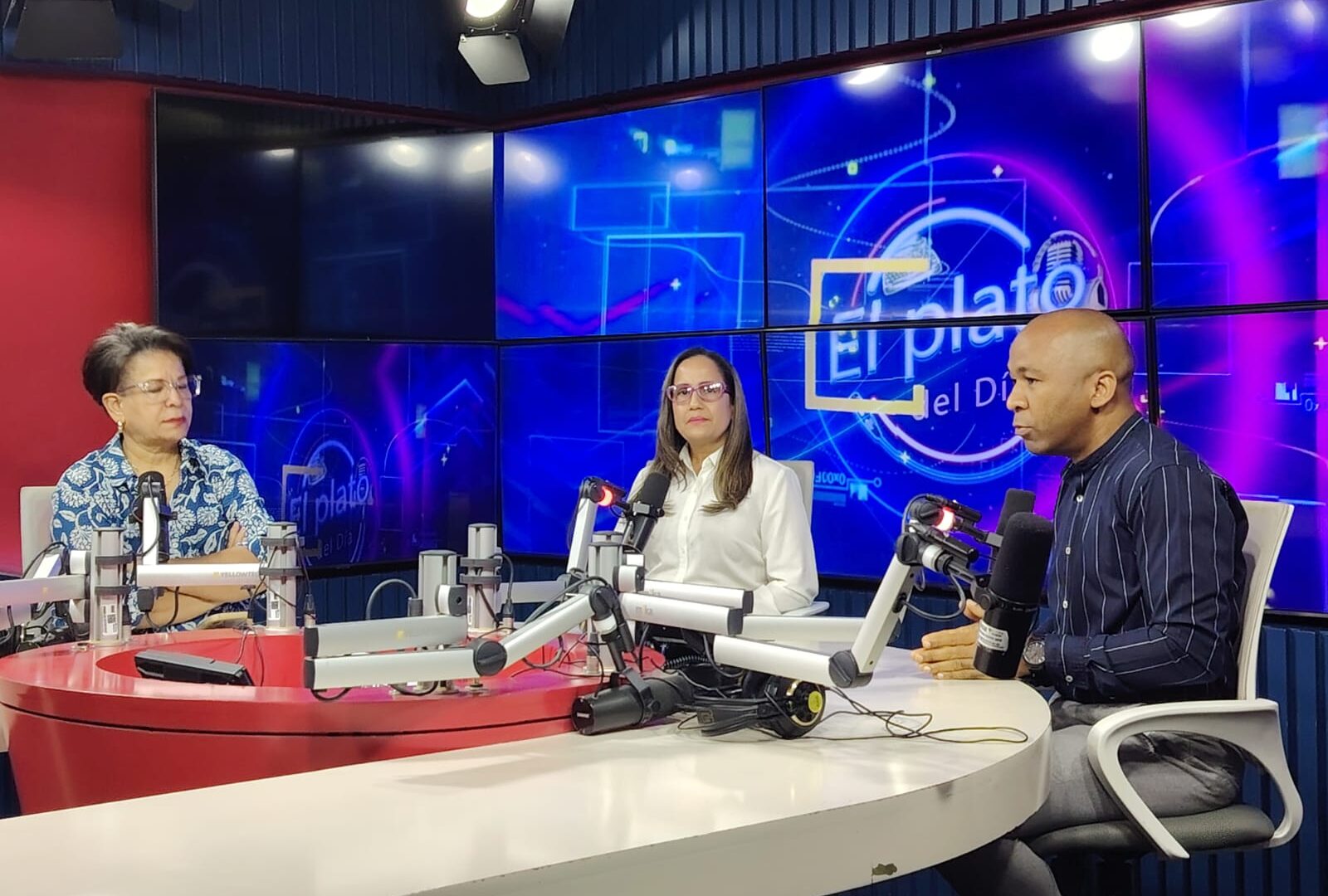 Yadira Peña reafirma compromiso social desde la Fuerza del Pueblo y advierte sobre impacto de recortes a partidos