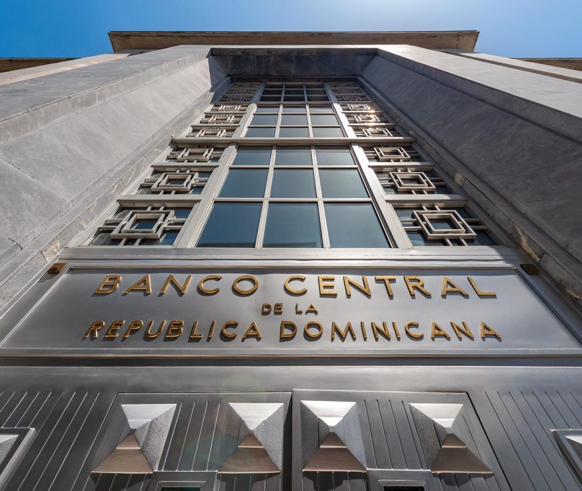 Banco Central mantiene tasa en 5.25 % ante estabilidad interna y riesgos externos