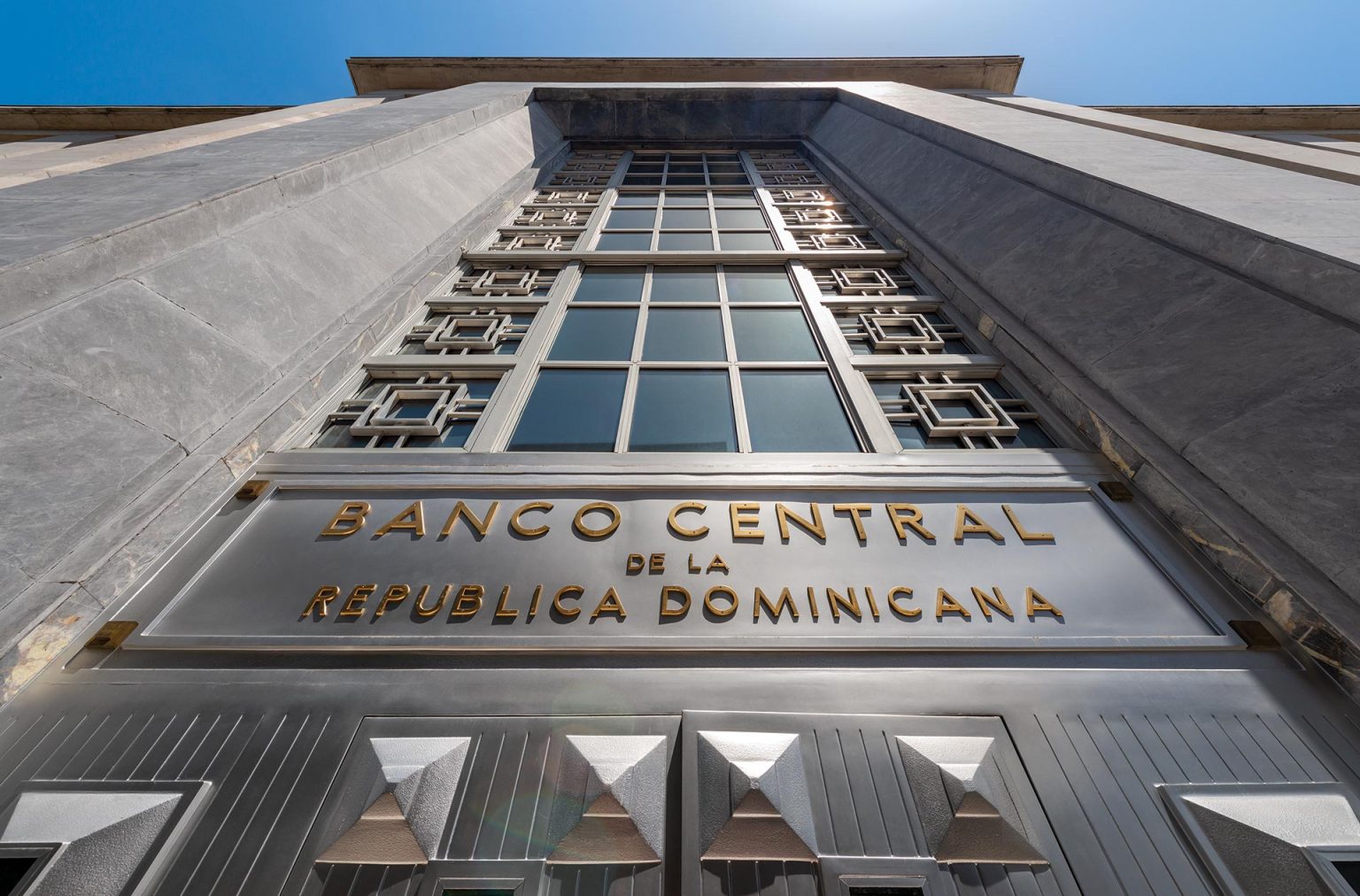 Banco Central mantiene tasa en 5.25 % ante estabilidad interna y riesgos externos