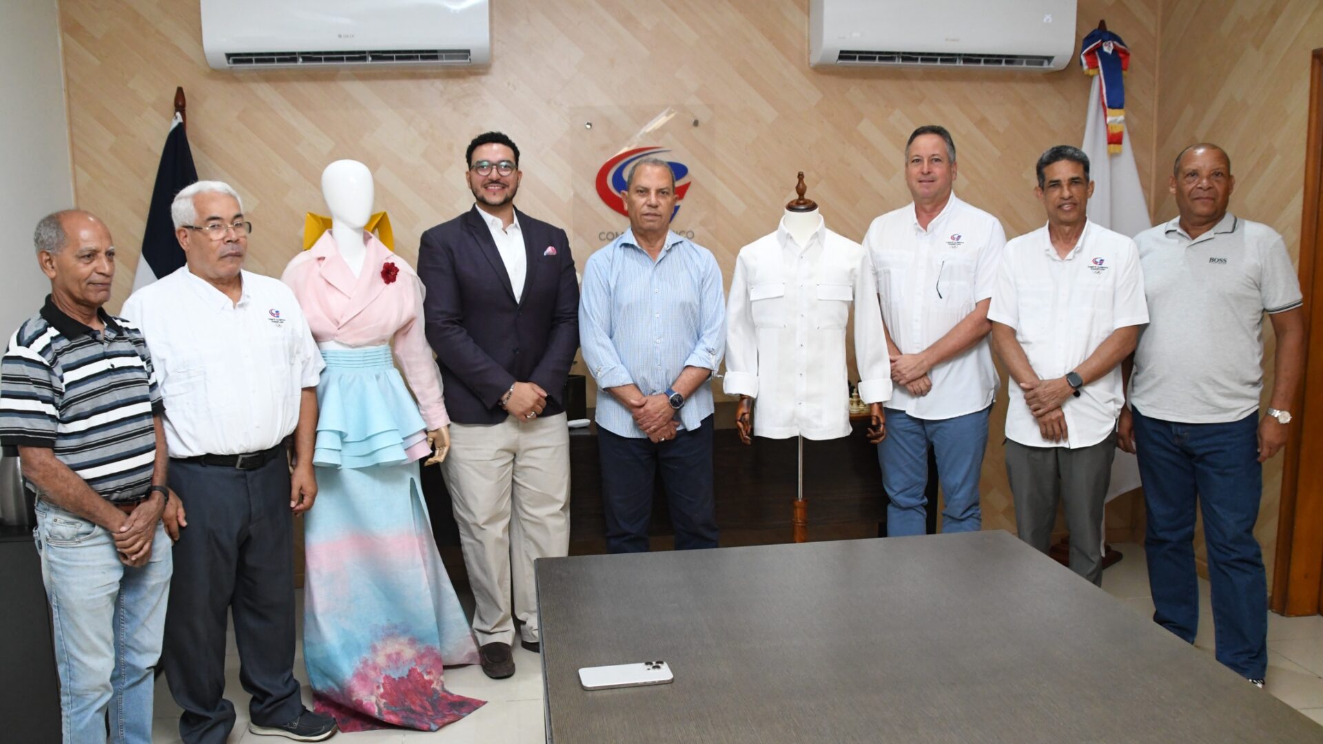 Abanderados, oficiales y delegados lucirán diseños de Lagares en inauguración JCC 2026