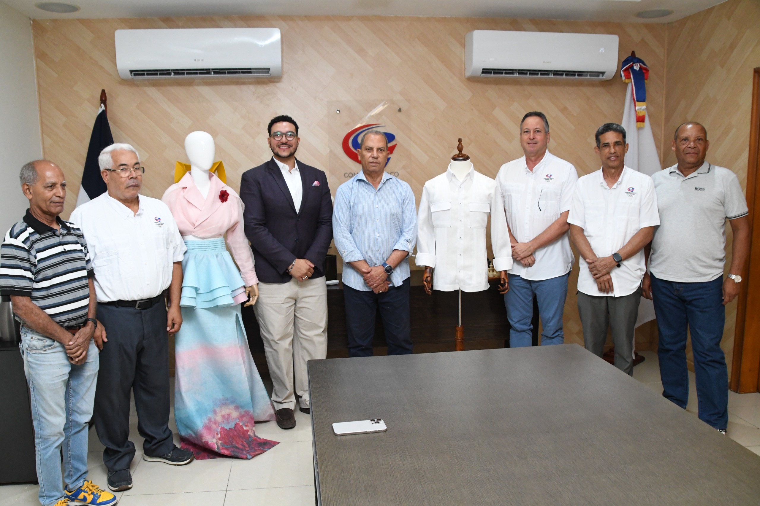 Abanderados, oficiales y delegados lucirán diseños de Lagares en inauguración JCC 2026