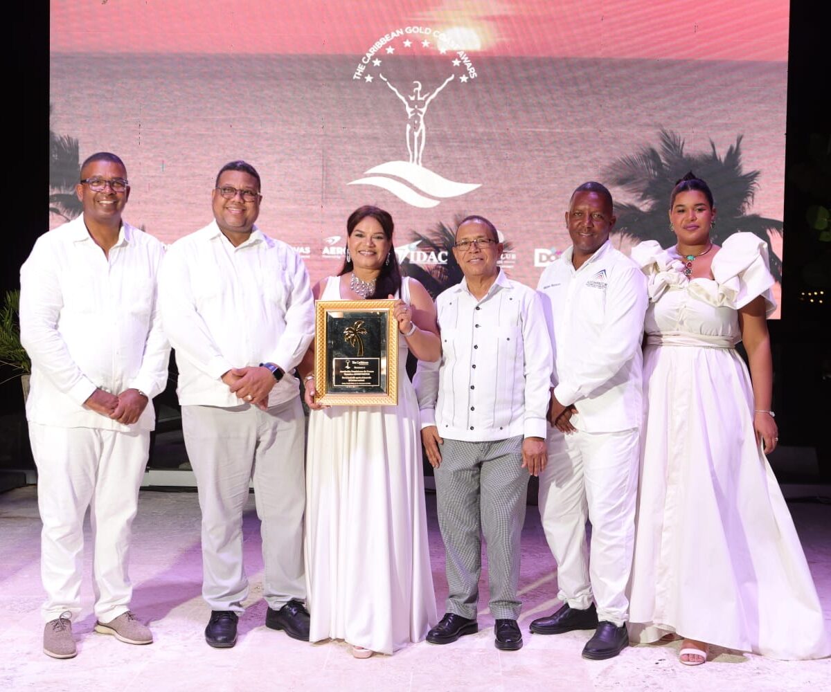 Adompretur recibe reconocimiento por su aporte al fortalecimiento y promoción del turismo dominicano