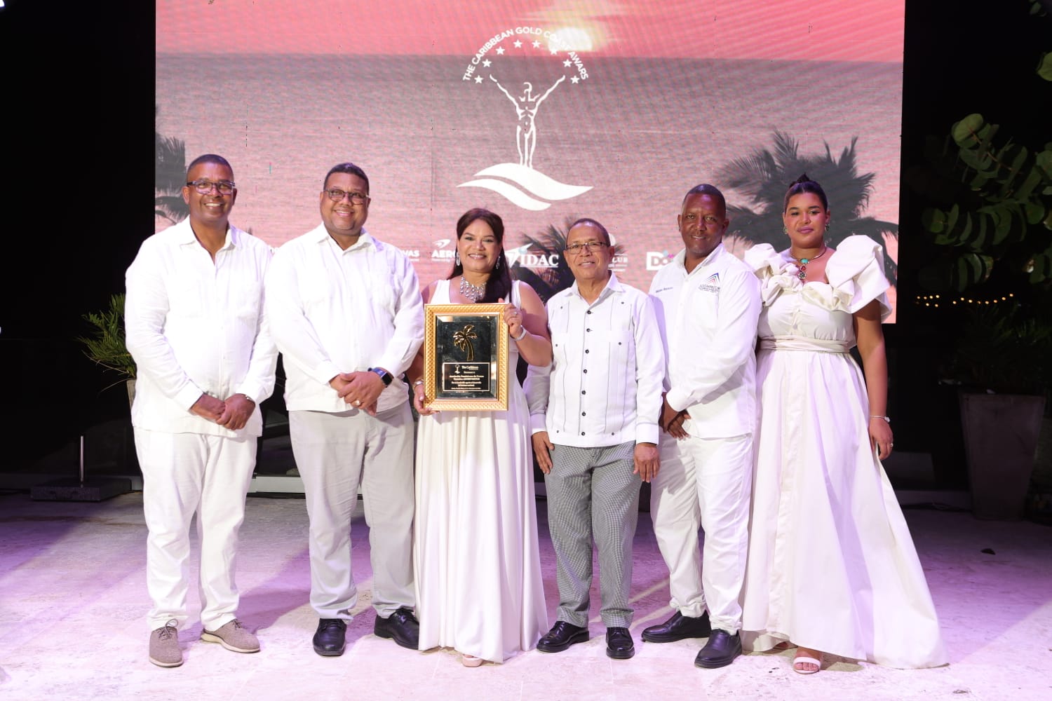 Adompretur recibe reconocimiento por su aporte al fortalecimiento y promoción del turismo dominicano