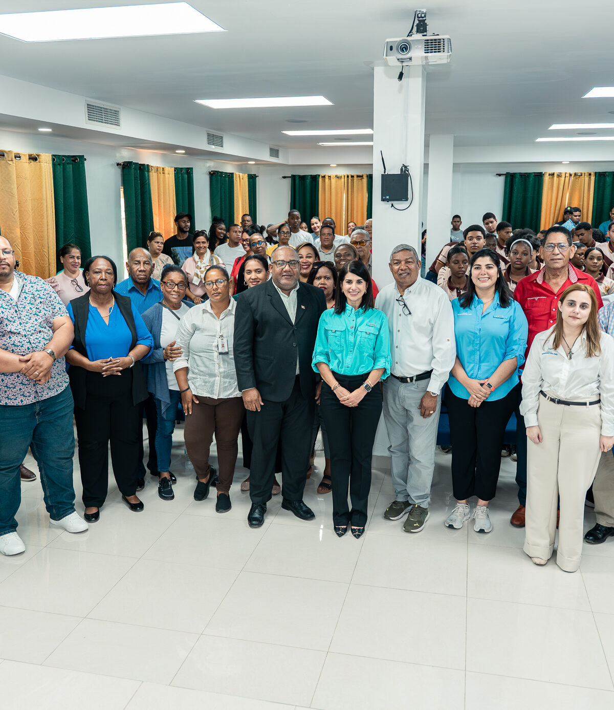 Fundación Reservas del País fortalece capacidades de más de 100 microempresarios en Pedernales
