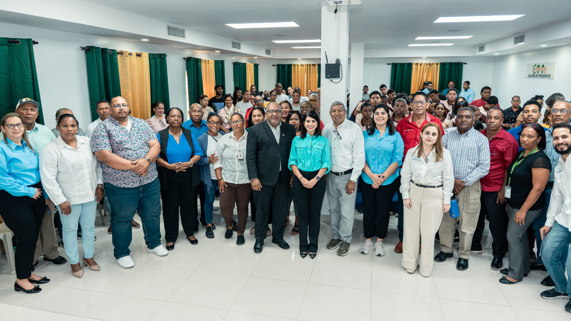Fundación Reservas del País fortalece capacidades de más de 100 microempresarios en Pedernales