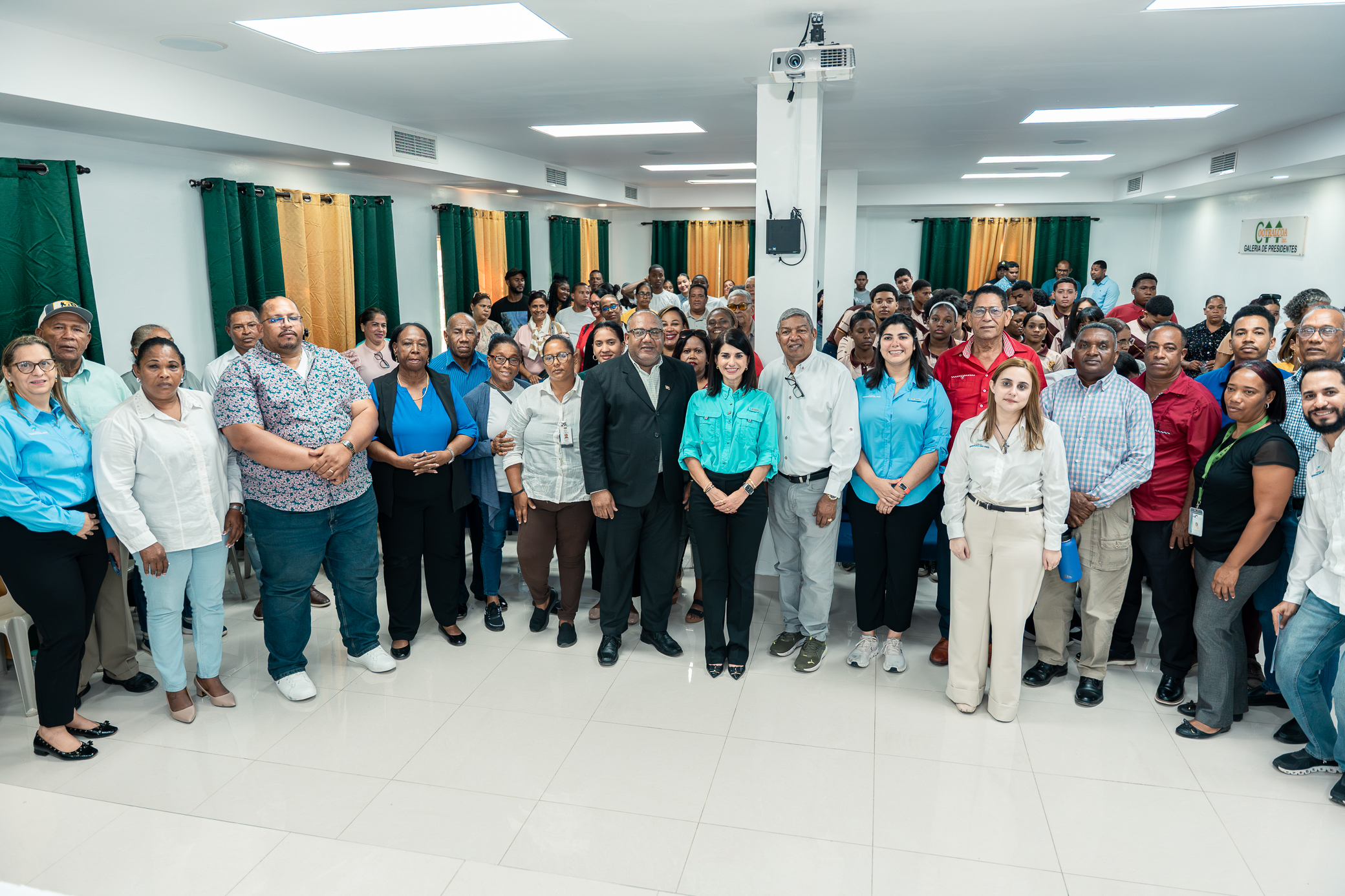 Fundación Reservas del País fortalece capacidades de más de 100 microempresarios en Pedernales
