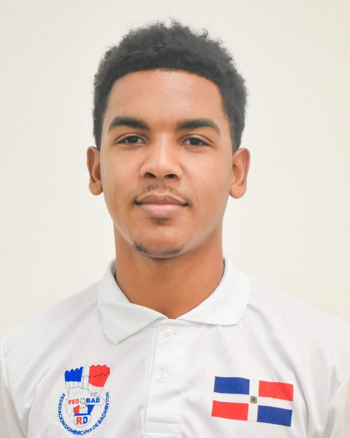 Anderson Taveras avanza con autoridad en el Paraguay Open 2026 de Bádminton