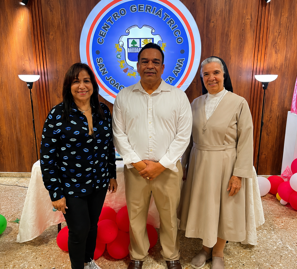 José Rubén Gonell homenajea a madres envejecientes con emotiva jornada de solidaridad en La Vega