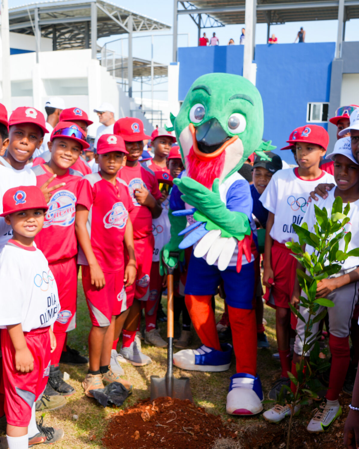 Ciudad Juan Bosch celebra el Día Olímpico sembrando valores, esperanza y compromiso con el medio ambiente