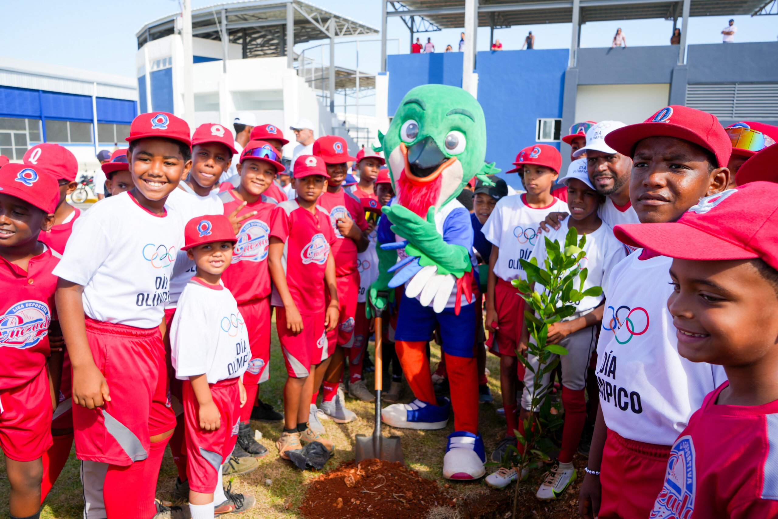 Ciudad Juan Bosch celebra el Día Olímpico sembrando valores, esperanza y compromiso con el medio ambiente