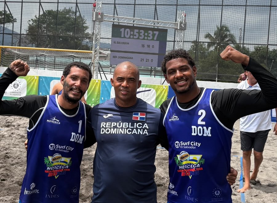 Hayerling De Jesús y Oscar Martínez  ganan plata en voleibol playa