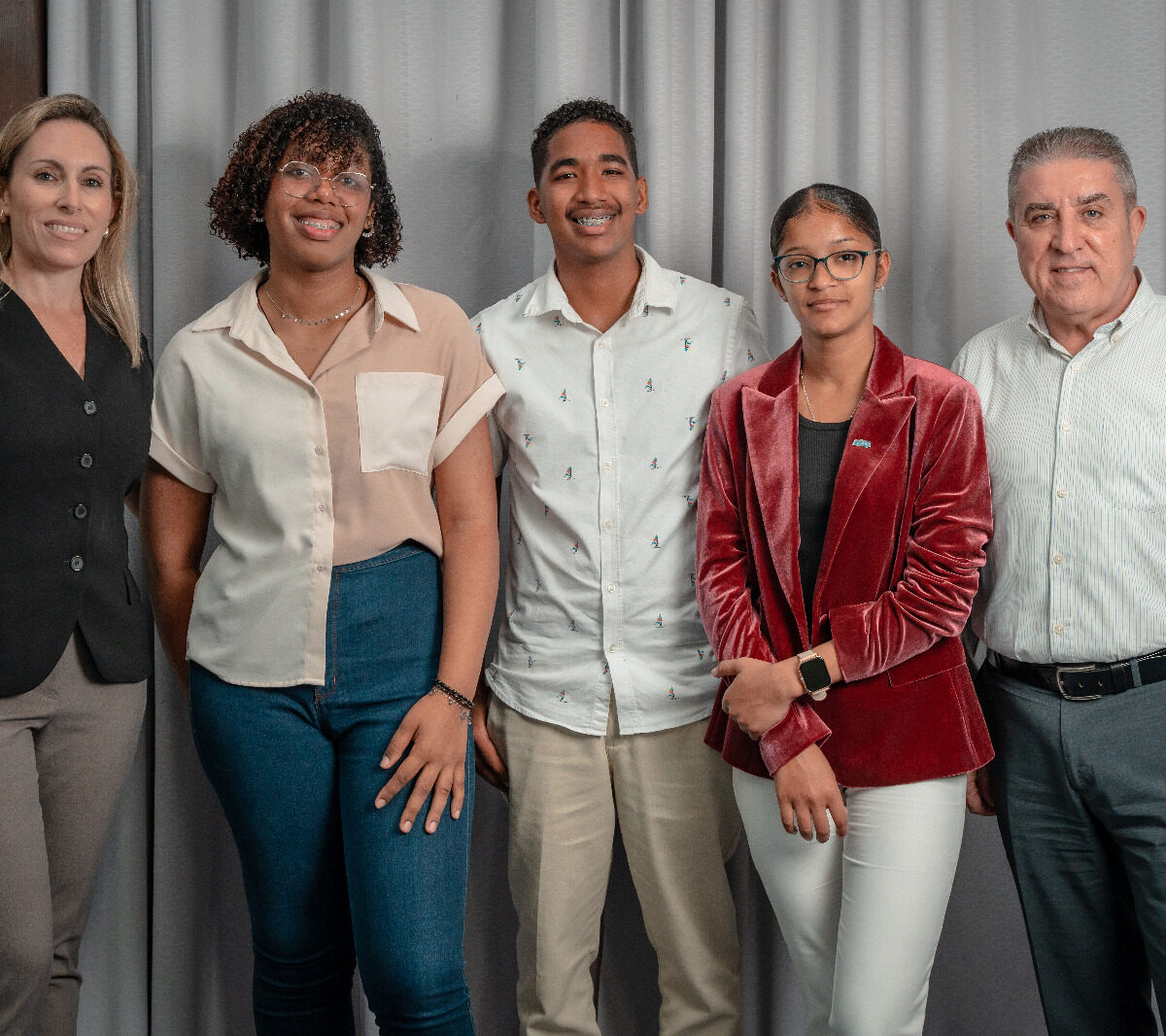 AHRB impulsa el futuro del turismo con becas universitarias para jóvenes de La Romana, Higüey y San Pedro de Macorís