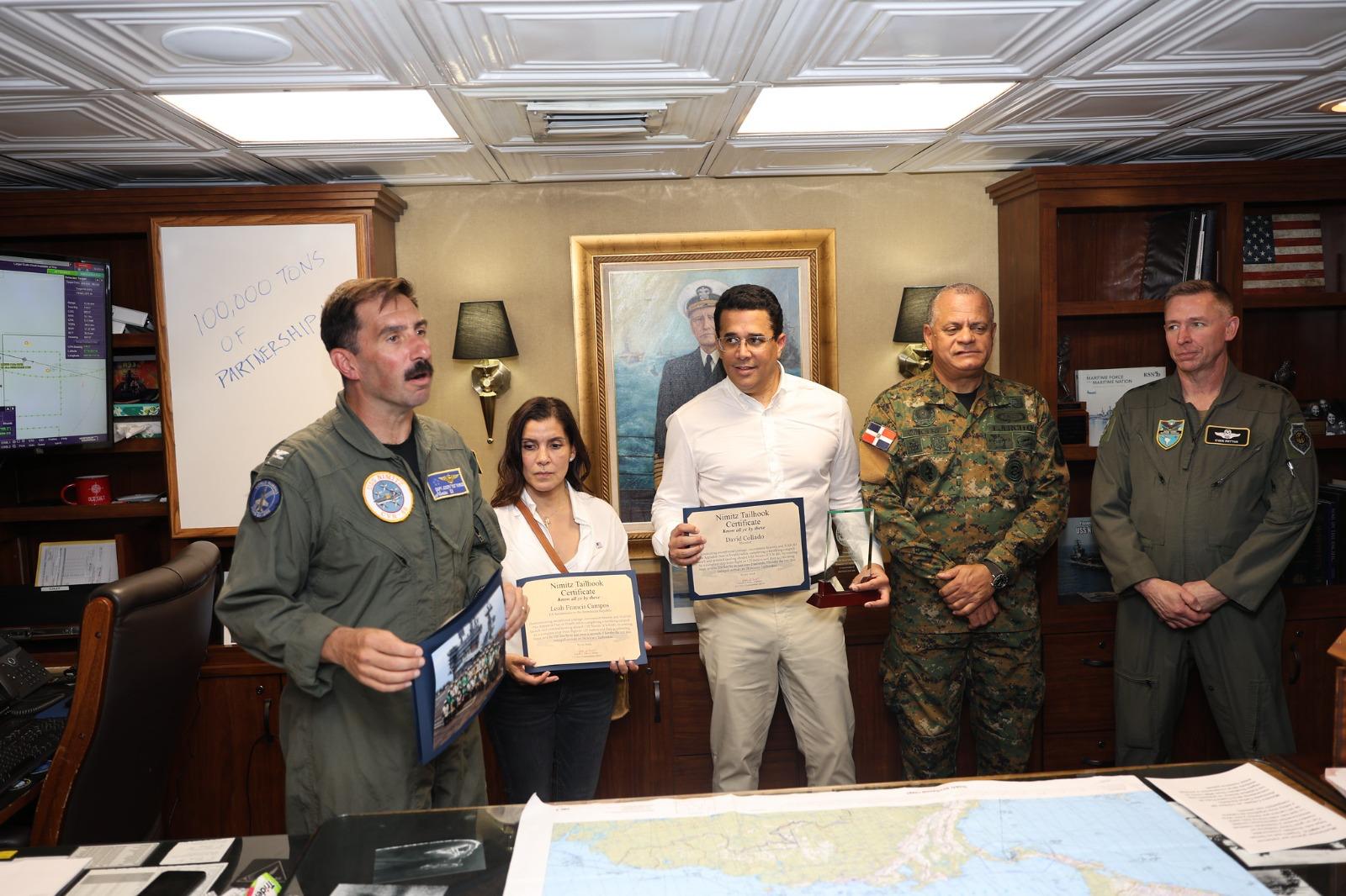 David Collado y embajadora de EE. UU. realizan visita oficial al portaaviones USS Nimitz