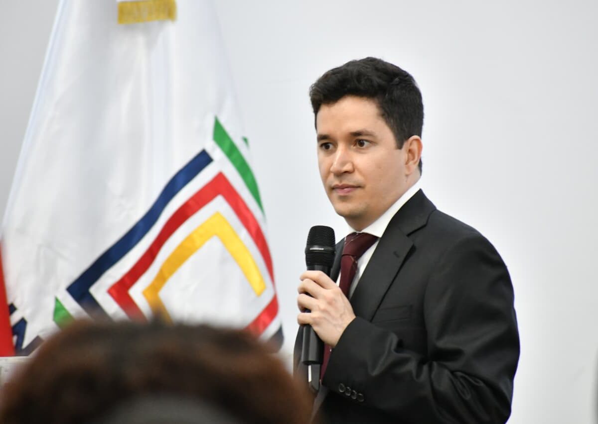 Experto en IA respalda creación Centro de Excelencia, pero pide mayor protagonismo del MESCYT