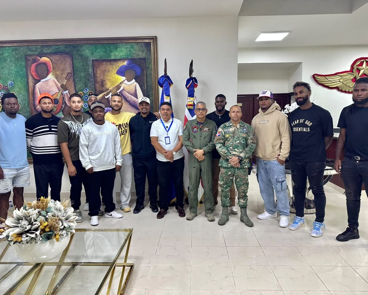 Llega al país segundo grupo de peloteros dominicanos varados en Venezuela