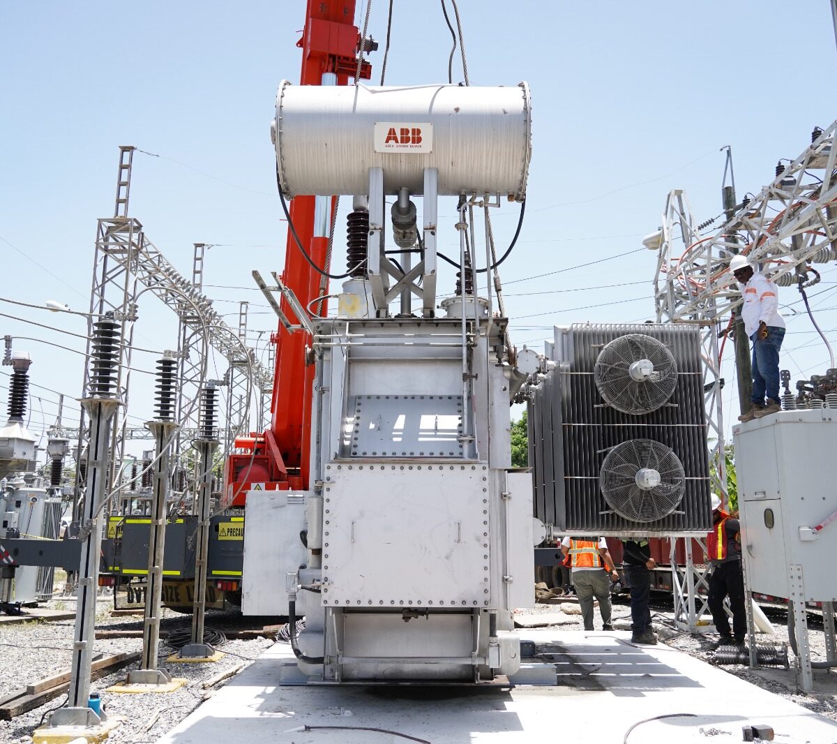 Edesur fortalece estabilidad y calidad de servicio con puesta en operación de transformador de potencia en Subestación Kilómetro 15 de Azua