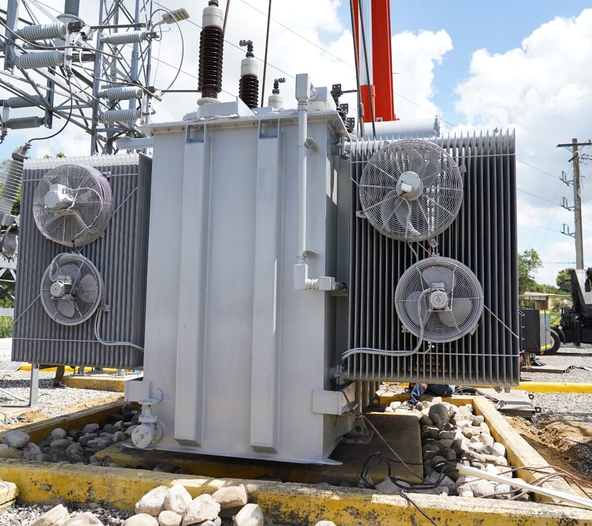 Edesur eleva capacidad de suministro con puesta en operación de transformador de potencia en Subestación Eléctrica Yaguate, San Cristóbal