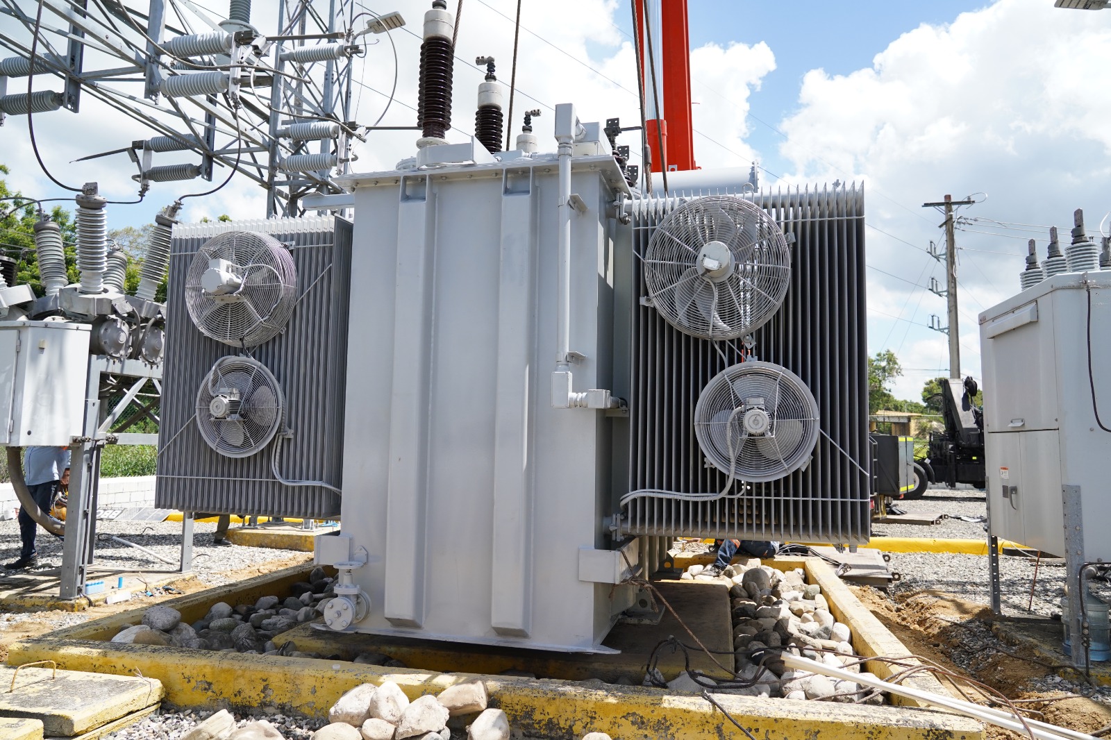 Edesur eleva capacidad de suministro con puesta en operación de transformador de potencia en Subestación Eléctrica Yaguate, San Cristóbal