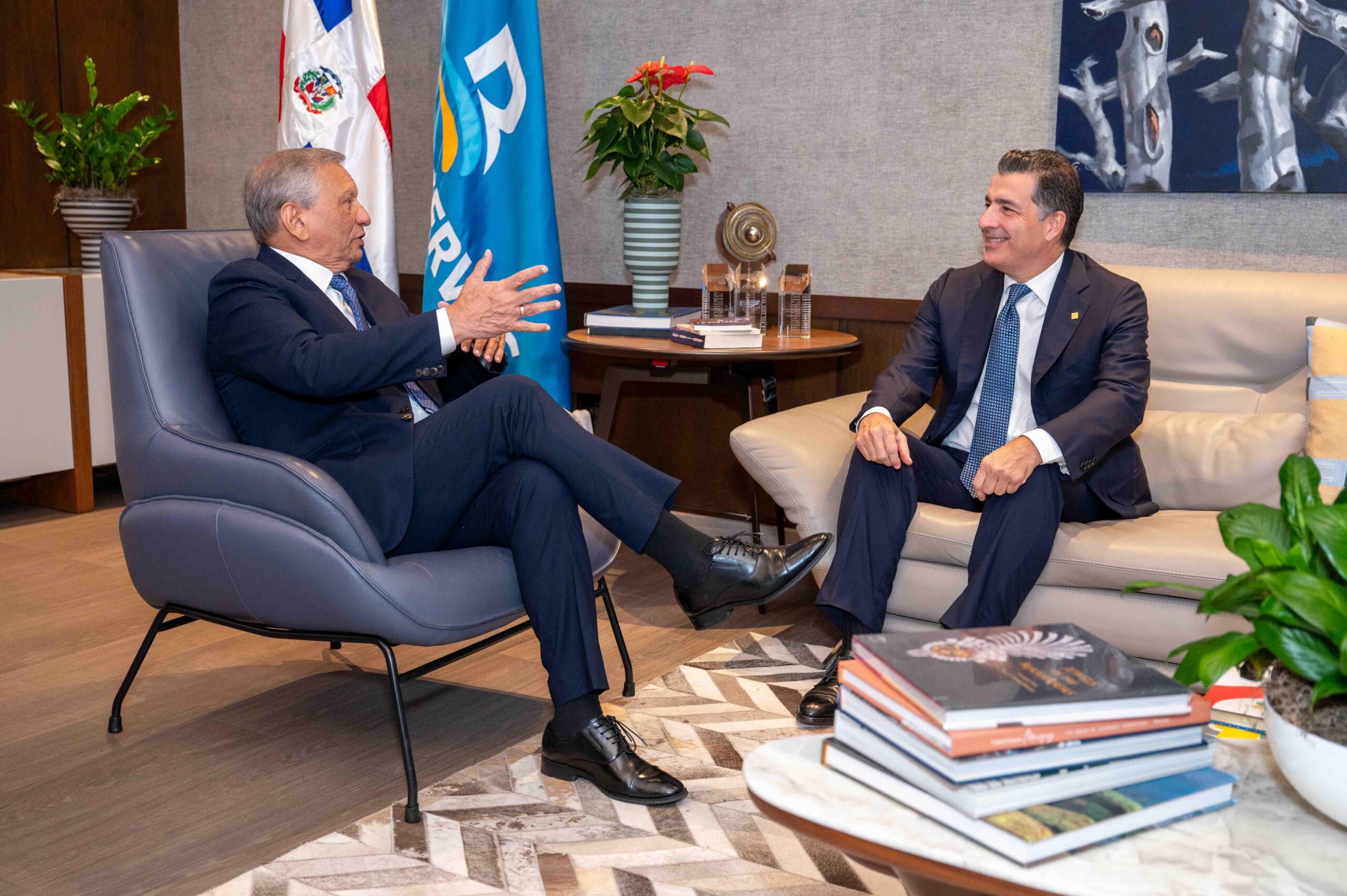 Banreservas y Banco Popular analizan desafíos y perspectivas del sistema financiero dominicano