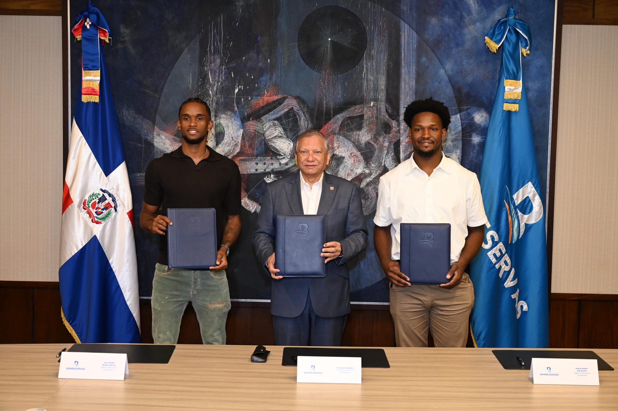 Banreservas incorpora a Jean Montero y Andrés Feliz como embajadores de su marca