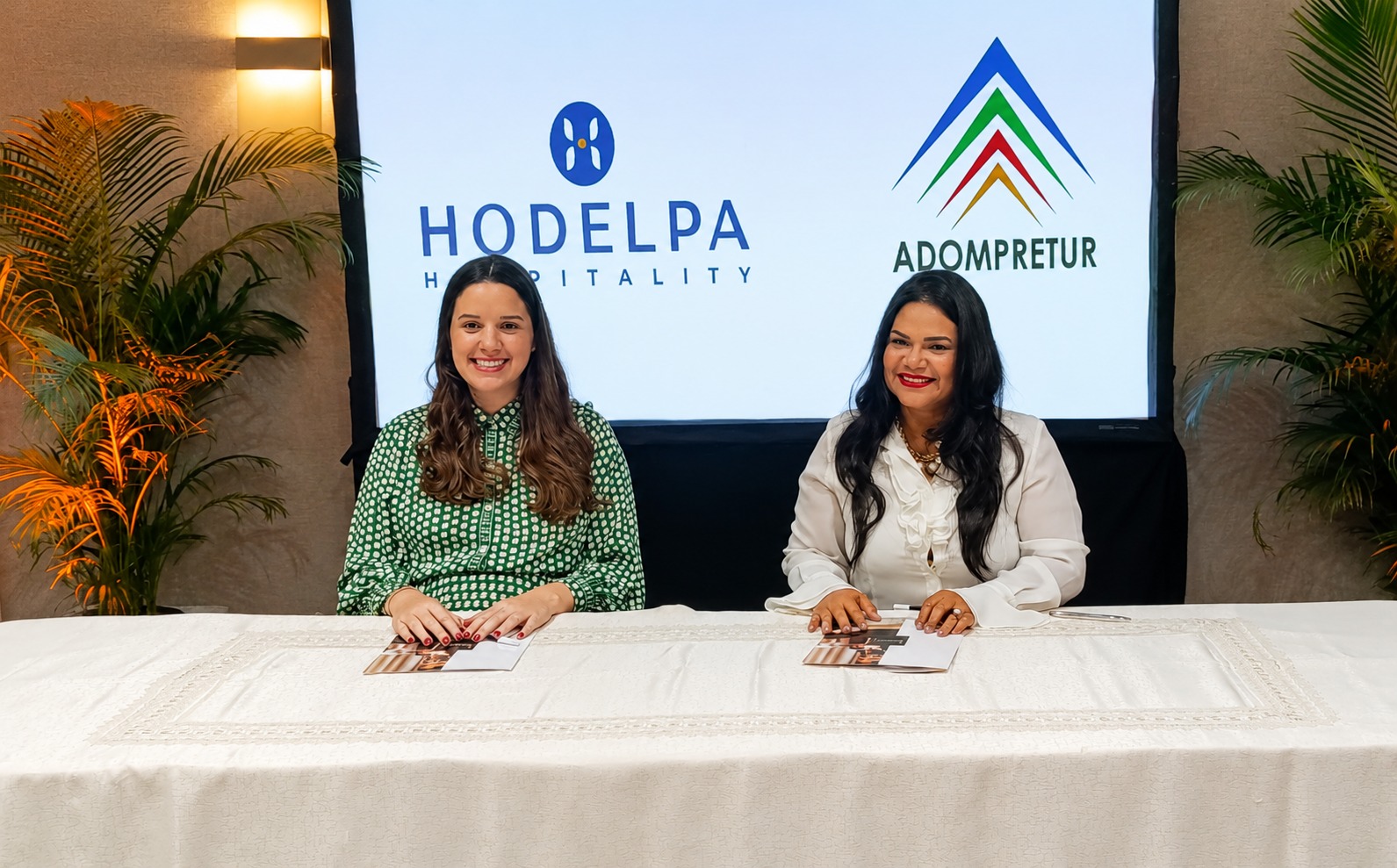 Hodelpa Hospitality y Adompretur consolidan alianza para impulsar la innovación en el periodismo turístico