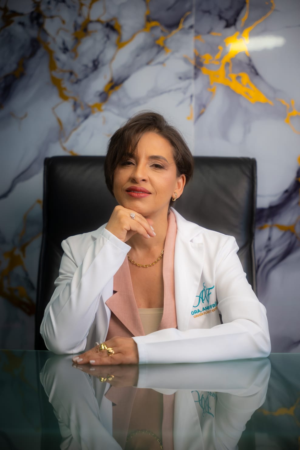 La cirugía plástica transforma vidas más allá de la estética, afirma especialista