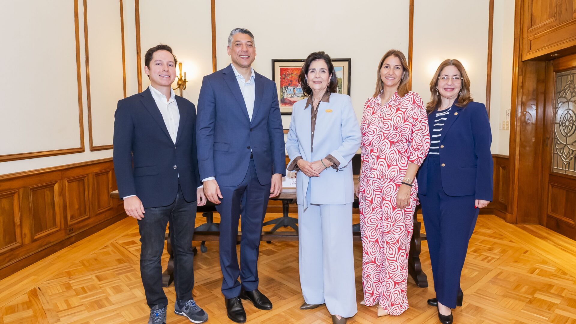 Fundación Eduardo León Jimenes, Centro León y Arajet renuevan alianza para fortalecer el intercambio cultural y académico