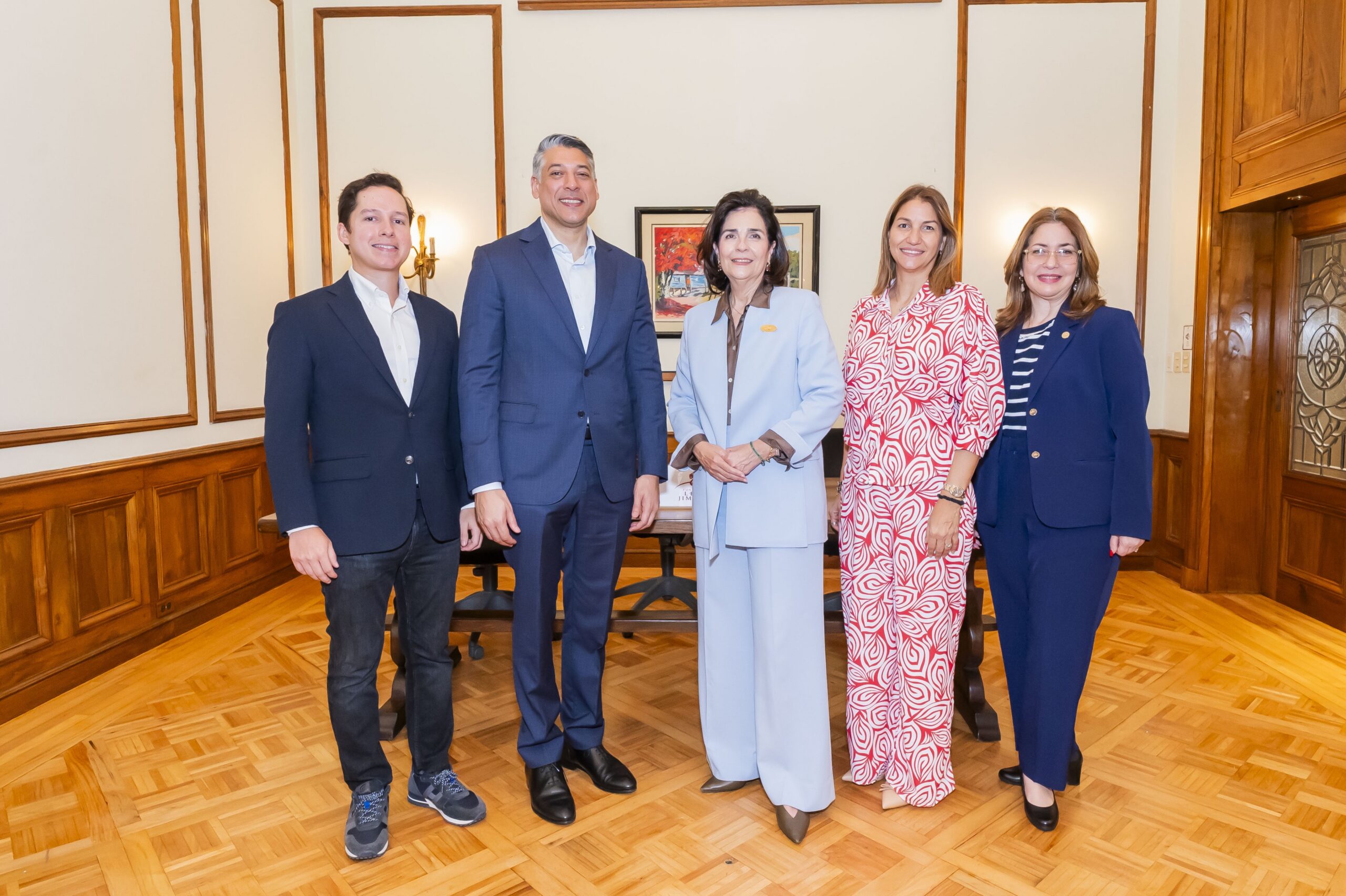 Fundación Eduardo León Jimenes, Centro León y Arajet renuevan alianza para fortalecer el intercambio cultural y académico