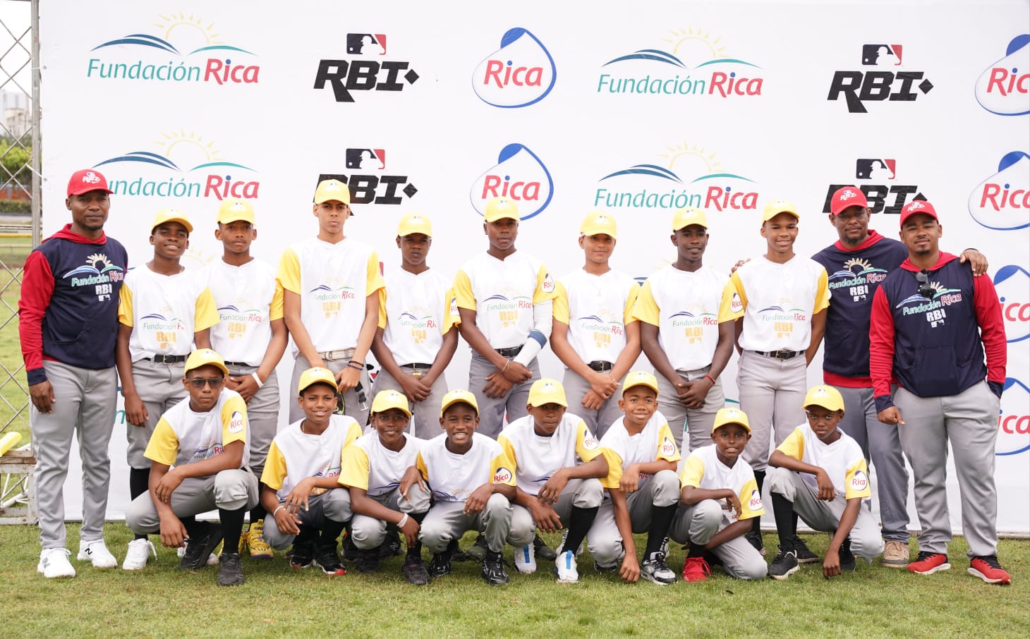 Barrio Duarte campeón 12-13 años del béisbol RBI Fundación Rica
