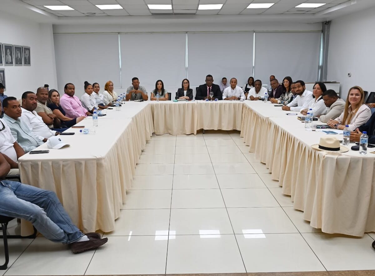Bayahíbe fortalece su desarrollo turístico con una mesa de trabajo permanente