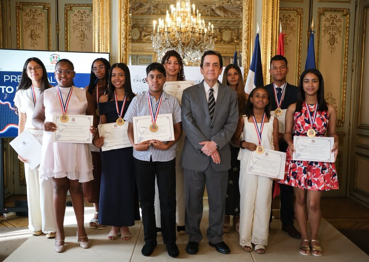 La Embajada dominicana en España reconoce a estudiantes destacados con el XVI Premio al Mérito Escolar 2026