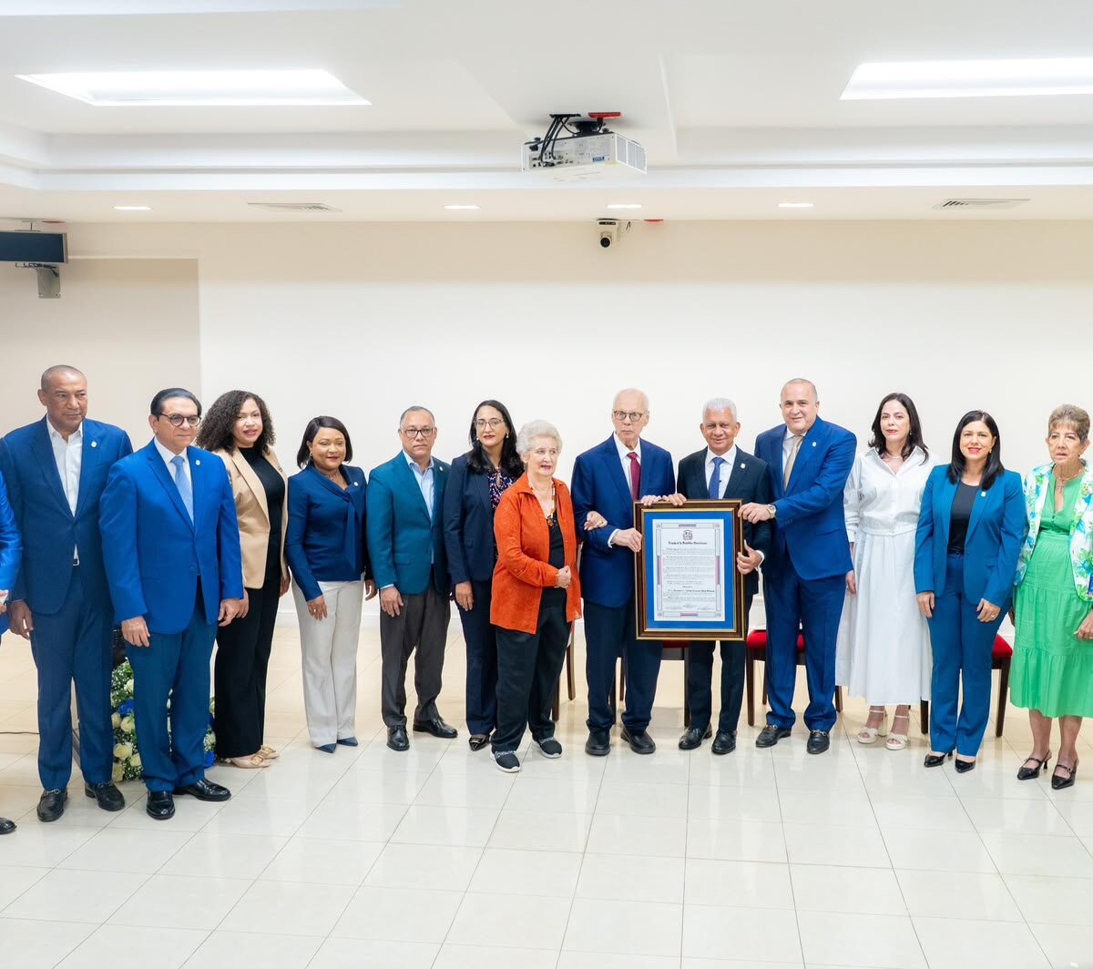Senado reconoce la trayectoria empresarial de Jaime Francisco Sued Pichardo por sus aportes a la industria farmacéutica