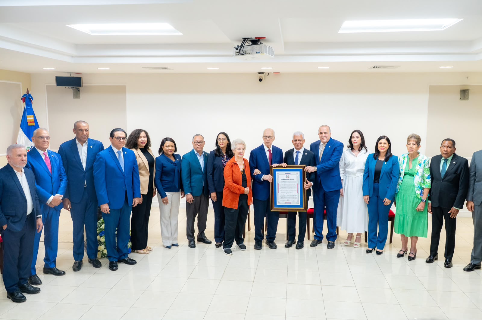 Senado reconoce la trayectoria empresarial de Jaime Francisco Sued Pichardo por sus aportes a la industria farmacéutica