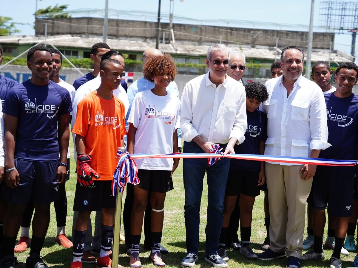 Presidente Luis Abinader y el INEFI fortalecen el deporte escolar con la entrega de moderno complejo deportivo en Hogar Escuela Santo Domingo Savio