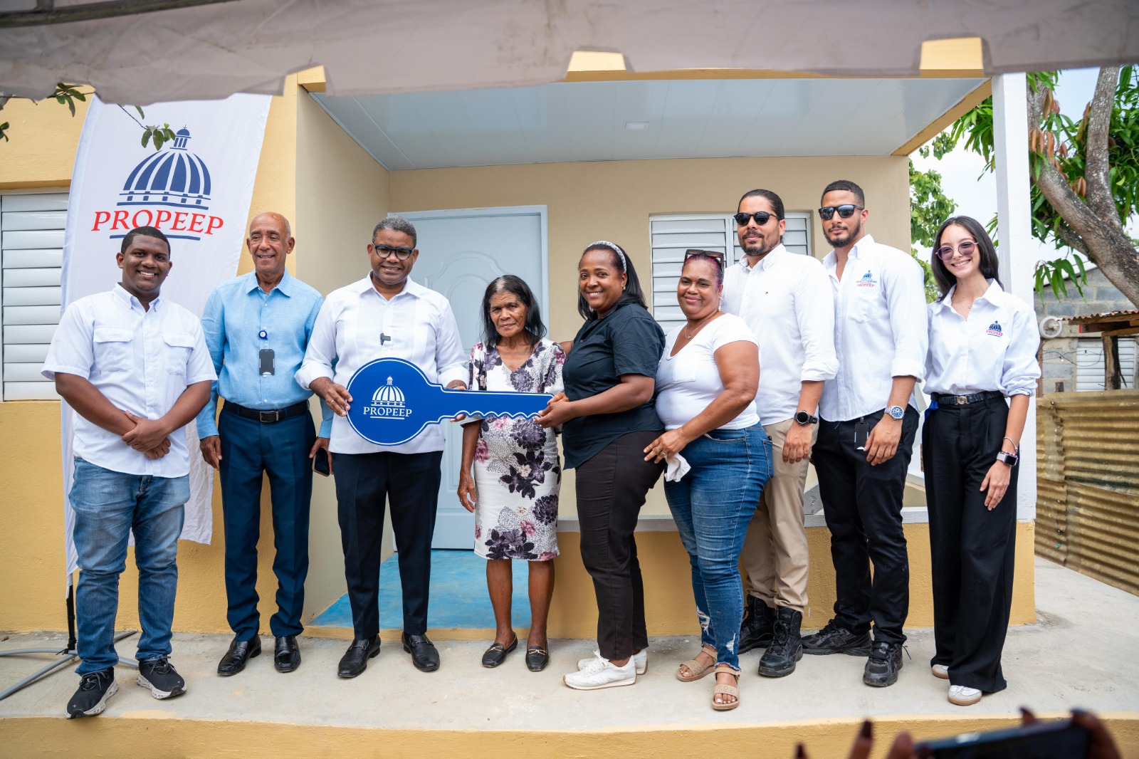 Propeep cumple promesa y entrega vivienda digna a adulta mayor de 73 años en Manoguayabo