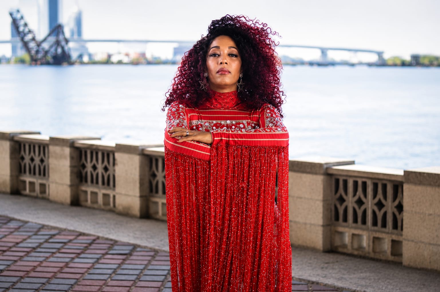 Awilda Quezada «La Tremenda» enciende el ambiente con «Verano en candela» y «Sin miedo»
