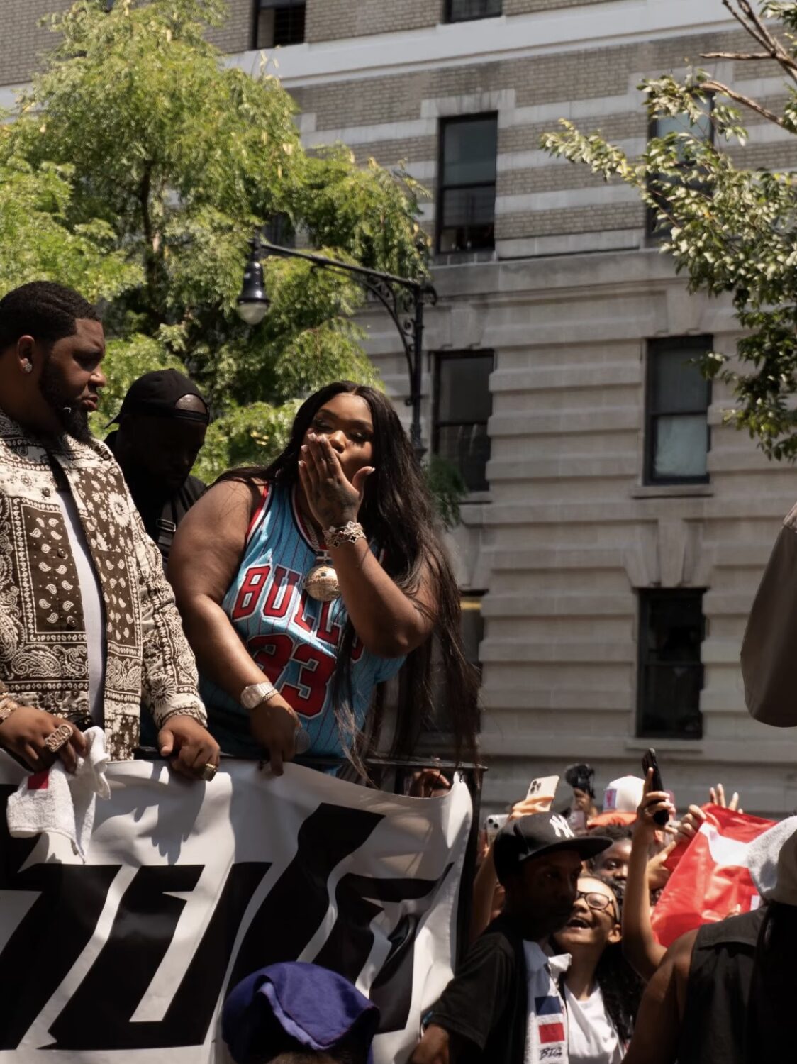 La Biggie enciende la Parada Dominicana del Bronx y reafirma con orgullo sus raíces quisqueyanas