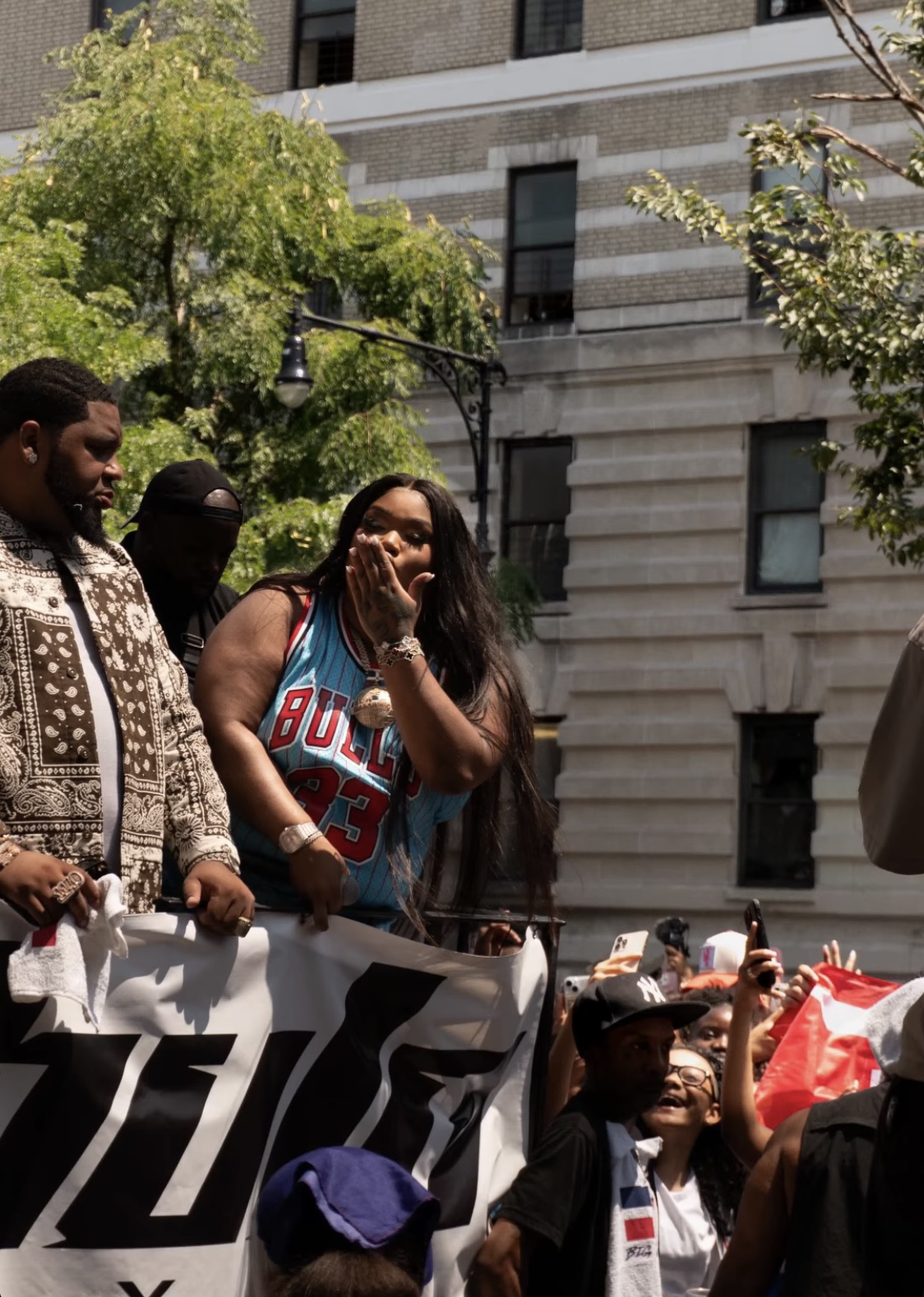 La Biggie enciende la Parada Dominicana del Bronx y reafirma con orgullo sus raíces quisqueyanas
