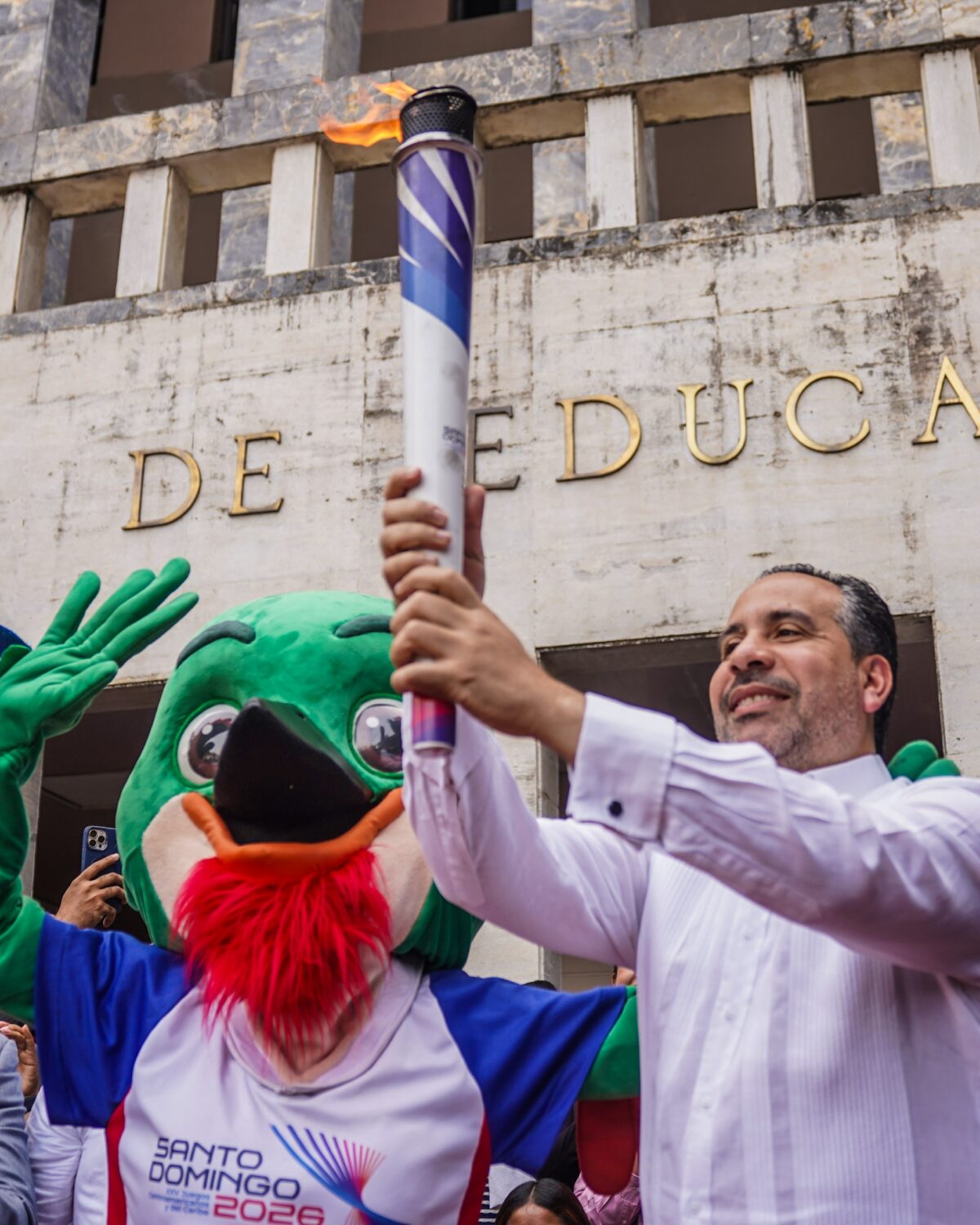 INEFI y MINERD reciben con fervor la antorcha de los XXV Juegos Deportivos Centroamericanos y del Caribe Santo Domingo 2026