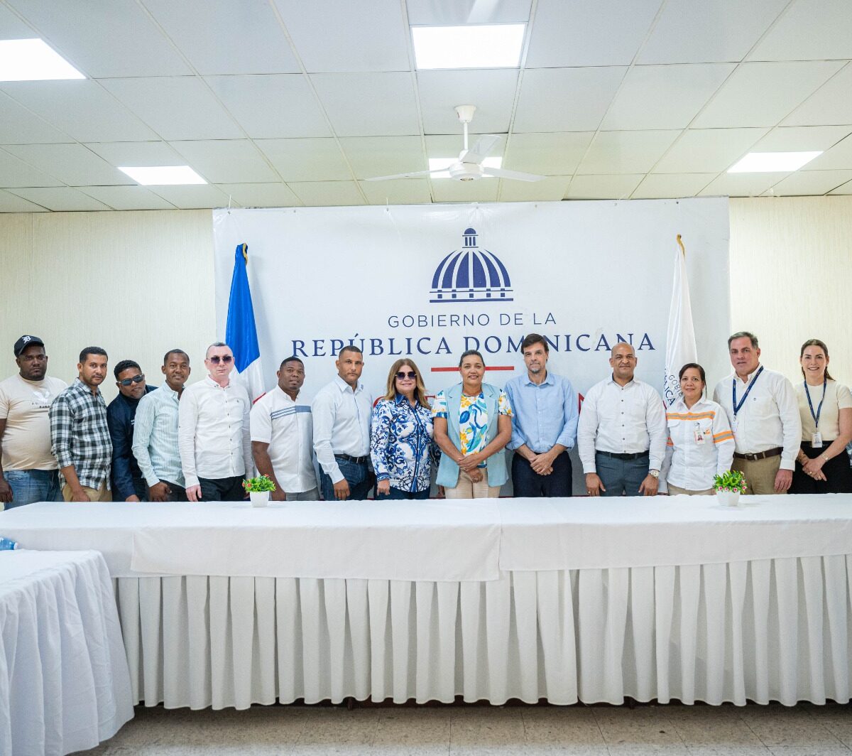 Edesur invertirá RD$421.4 millones en programa de construcción y modernización de redes eléctricas en Azua•