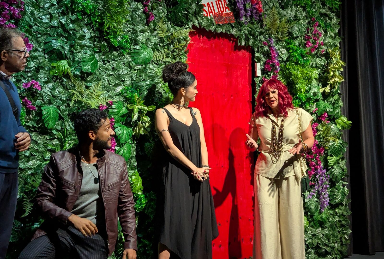 “Salida Peligrosa” rompe la cuarta pared y convierte al público en protagonista de un thriller teatral interactivo
