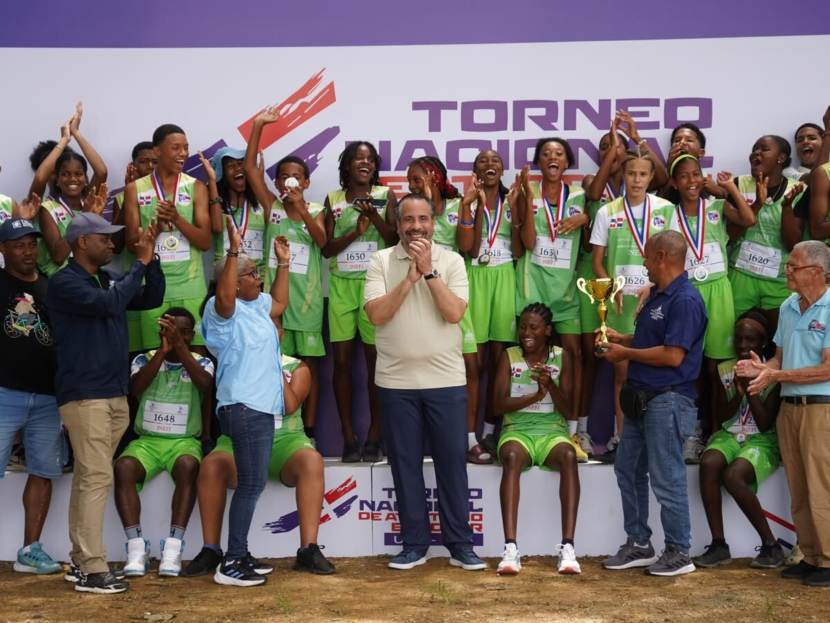 Zona Metropolitana 2 conquista la final del histórico Campeonato Nacional de Atletismo Escolar INEFI 2026