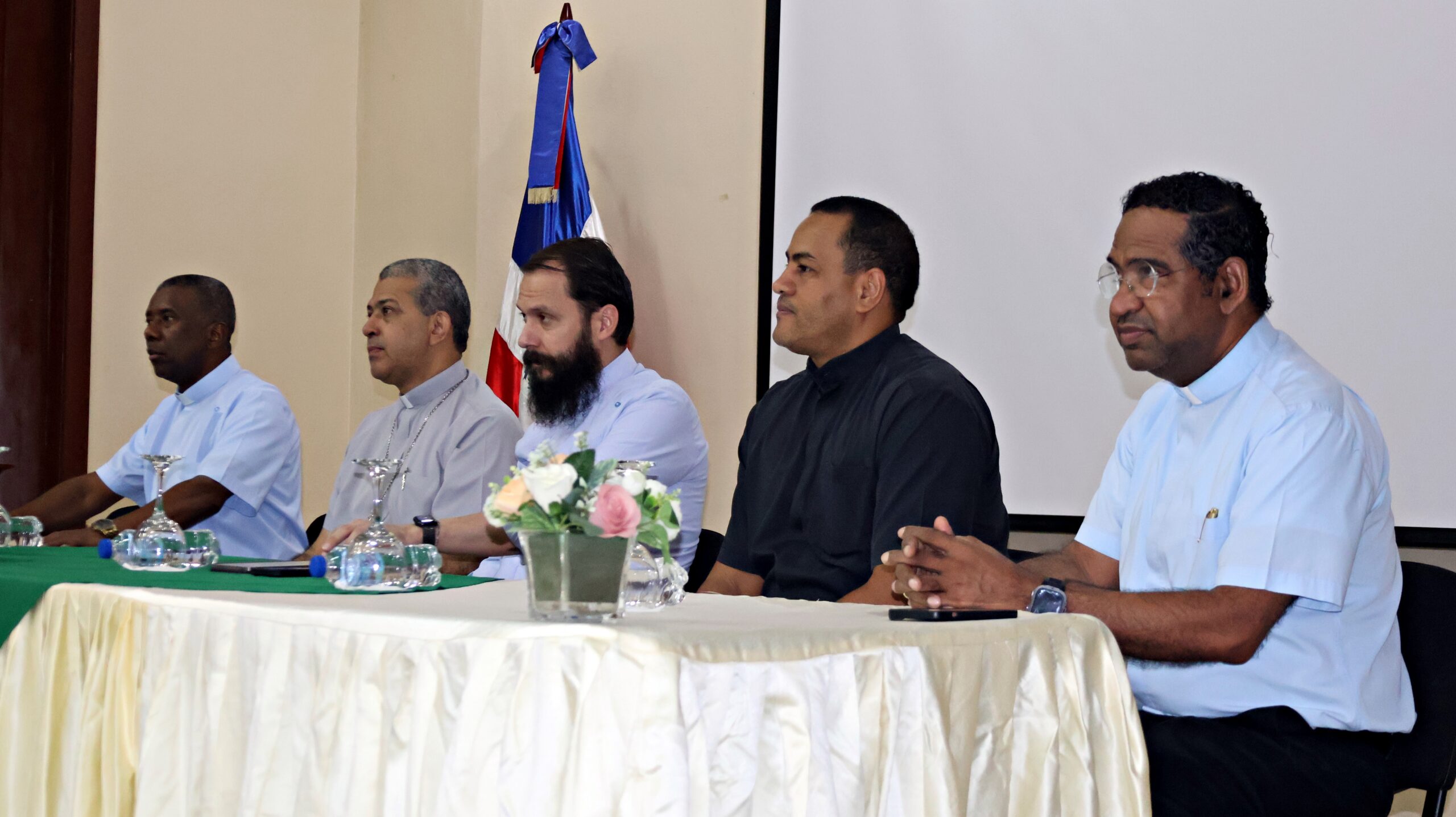 Arquidiócesis de Santo Domingo y UCSD fortalecen formación de futuros diáconos permanentes