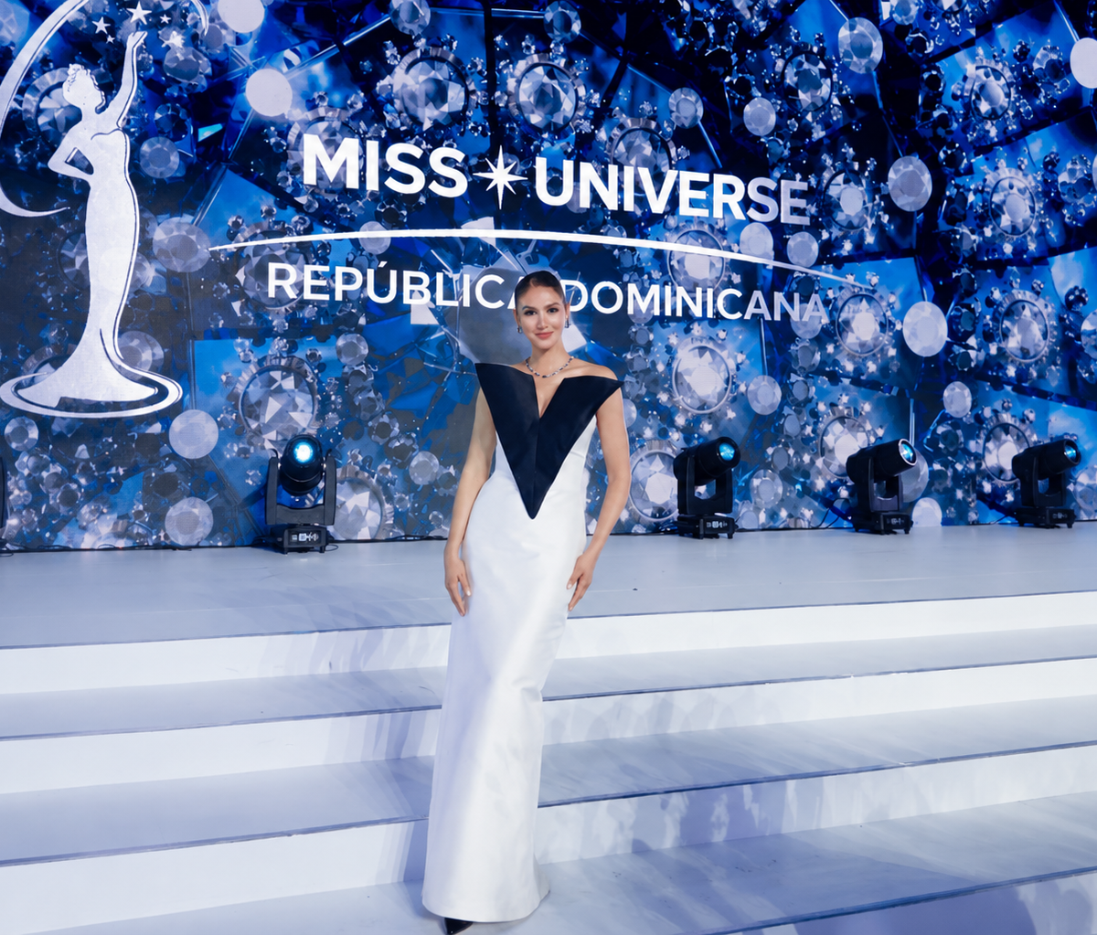 Kimberly Castillo celebra el legado del Miss República Dominicana en la gala por su 70 aniversario