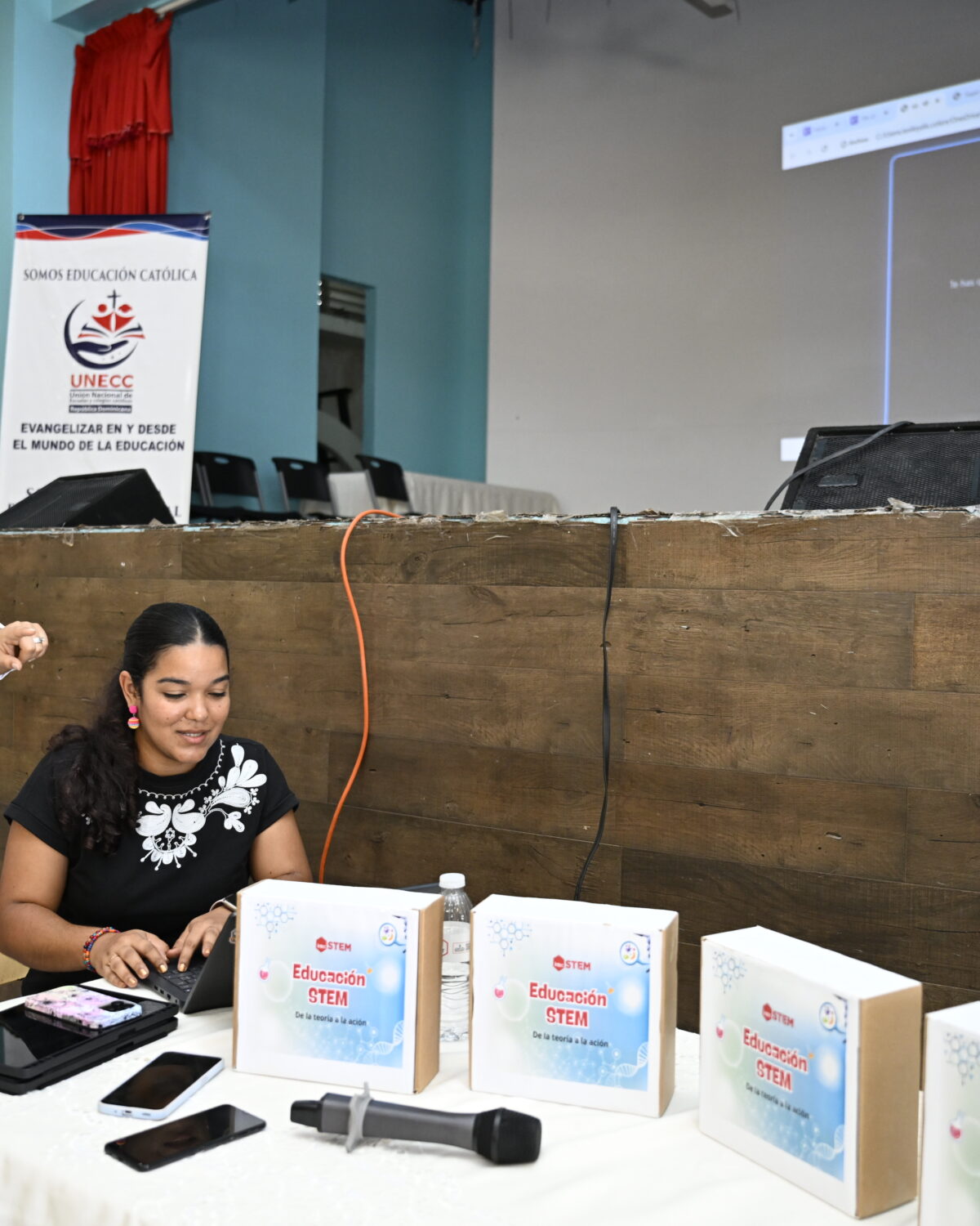 INTEC lleva la inteligencia artificial a las aulas y enseña a maestros a crear videojuegos educativos