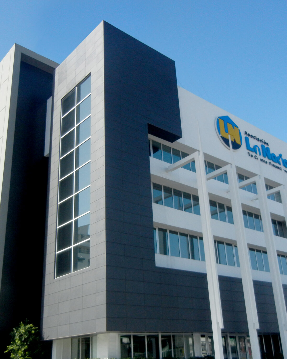 Feller Rate ratifica en “A” la solvencia de La Nacional y PCR mejora su perspectiva a positiva
